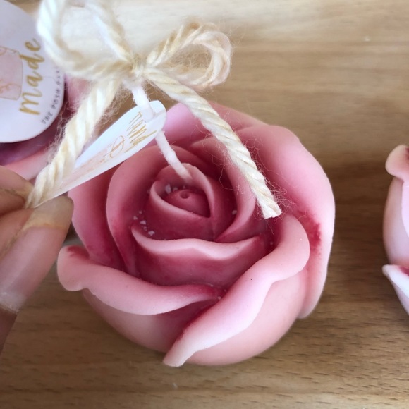 SOLD OUT ❤️Rose Candle - Picture 5 of 6